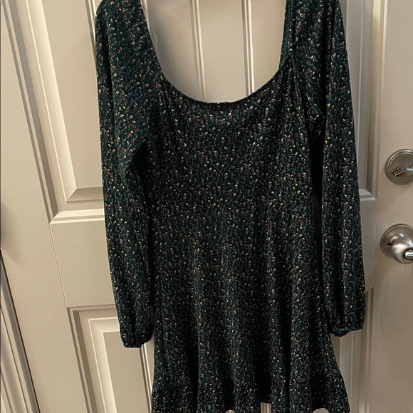Lush Dark Green 🌺 Long Sleeve Ruffle-Hem Dress - Picture 4 of 4